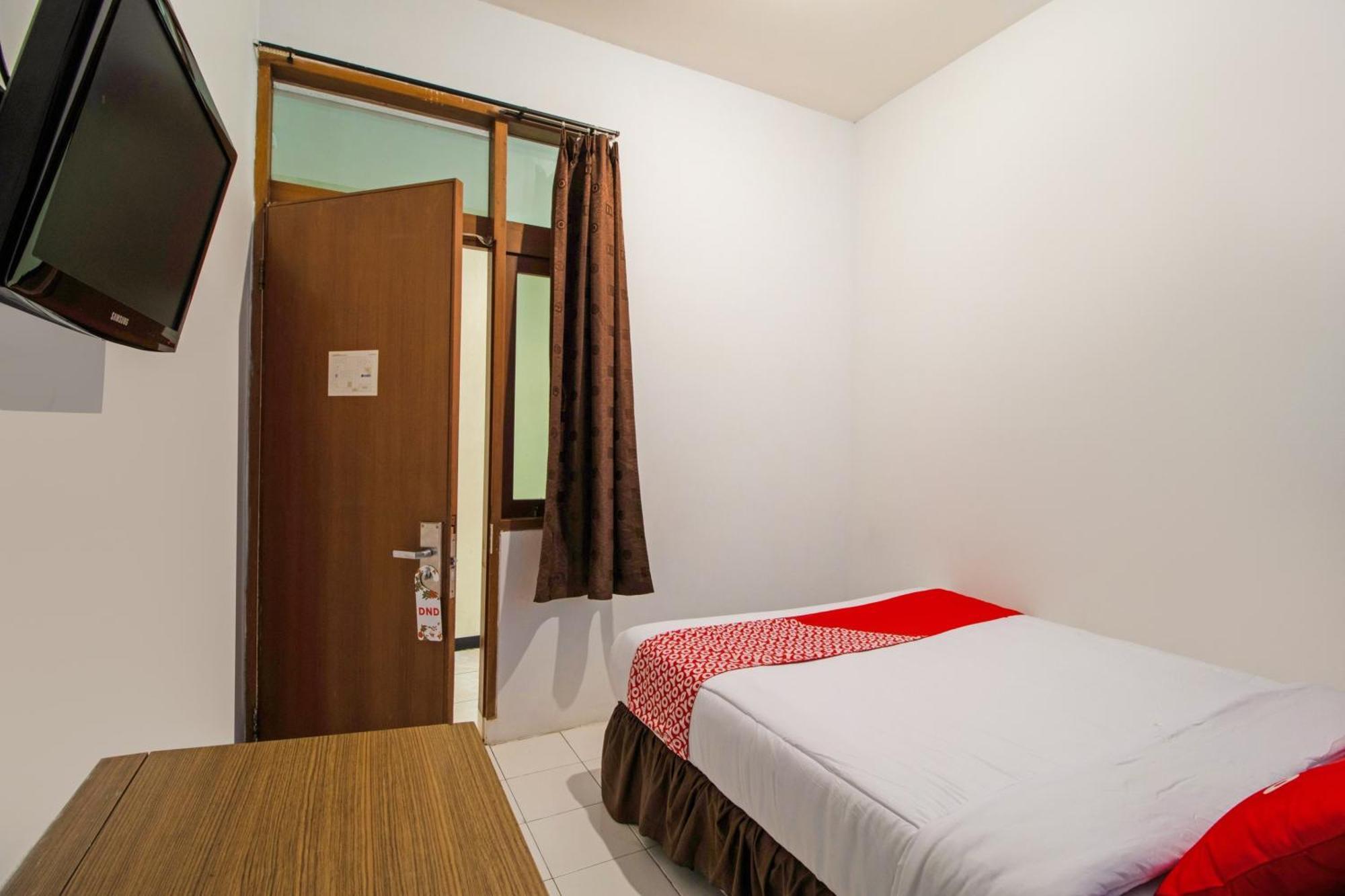 Oyo Flagship 3753 Cassa Dua Hotel Cimahi Exterior foto