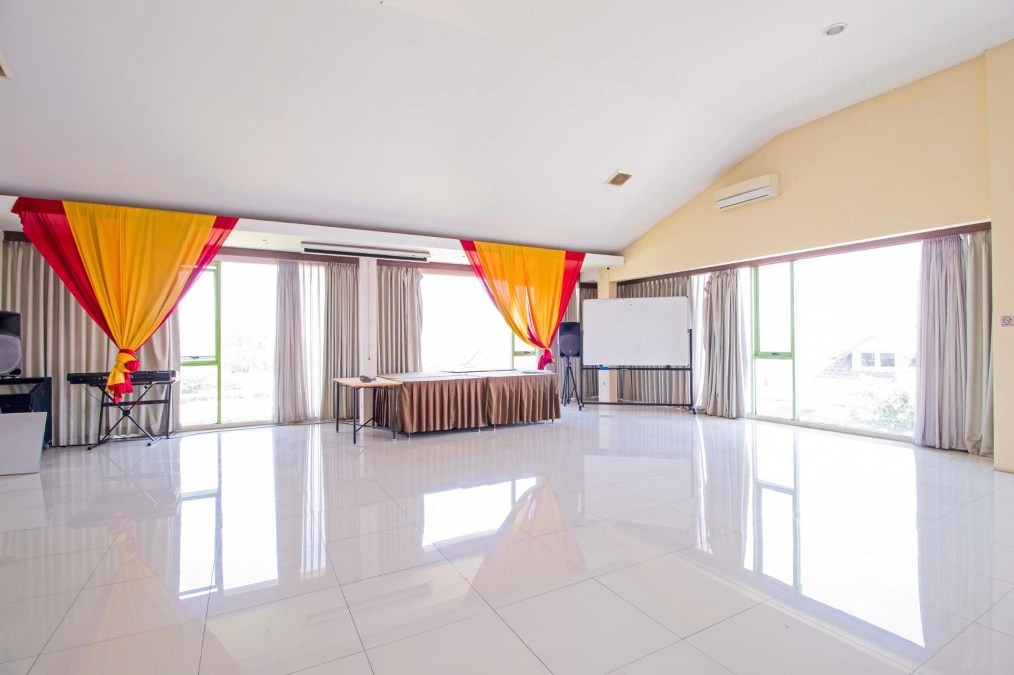Oyo Flagship 3753 Cassa Dua Hotel Cimahi Exterior foto