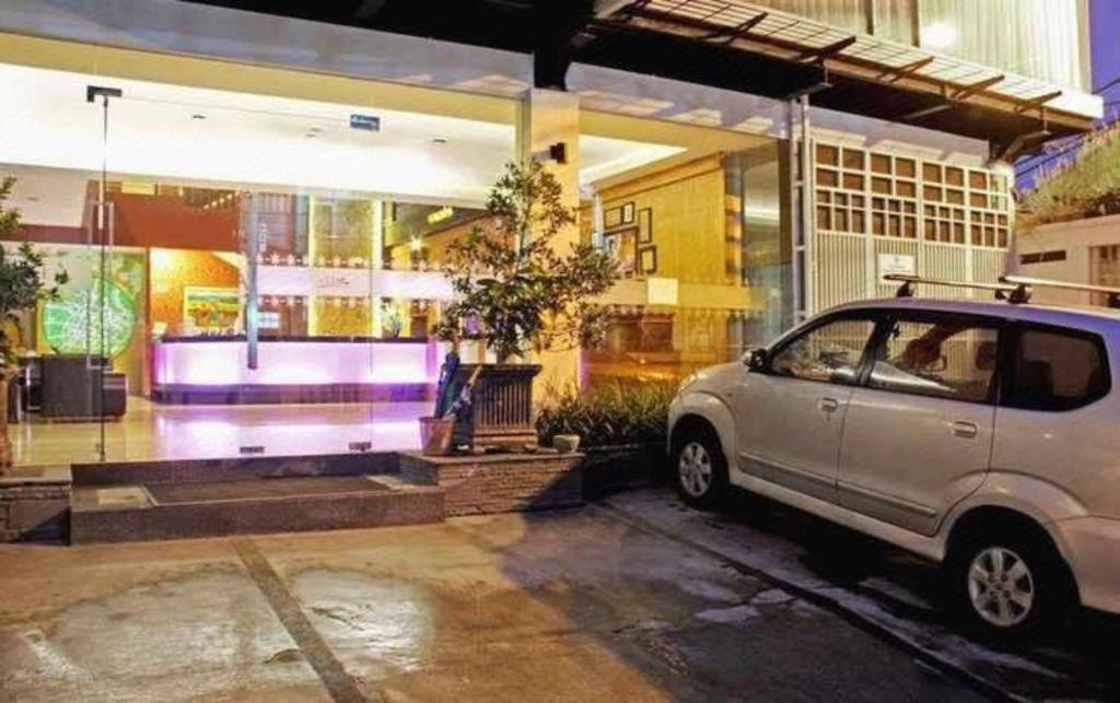 Oyo Flagship 3753 Cassa Dua Hotel Cimahi Exterior foto